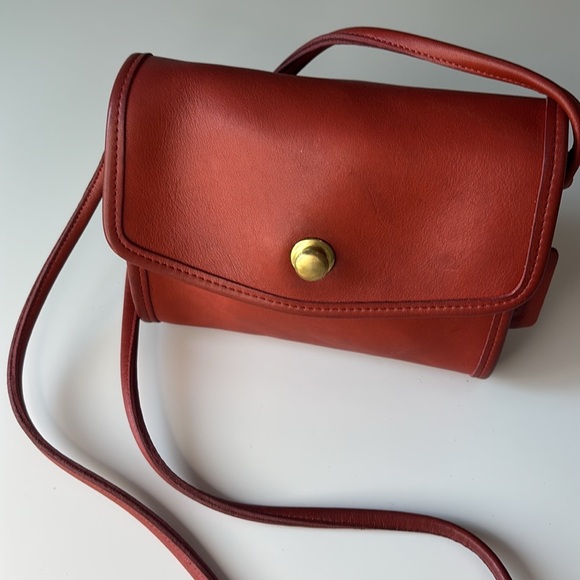 Coach | Vintage Chrystie #9892 in Red with Spring Lock - Picture 15 of 15